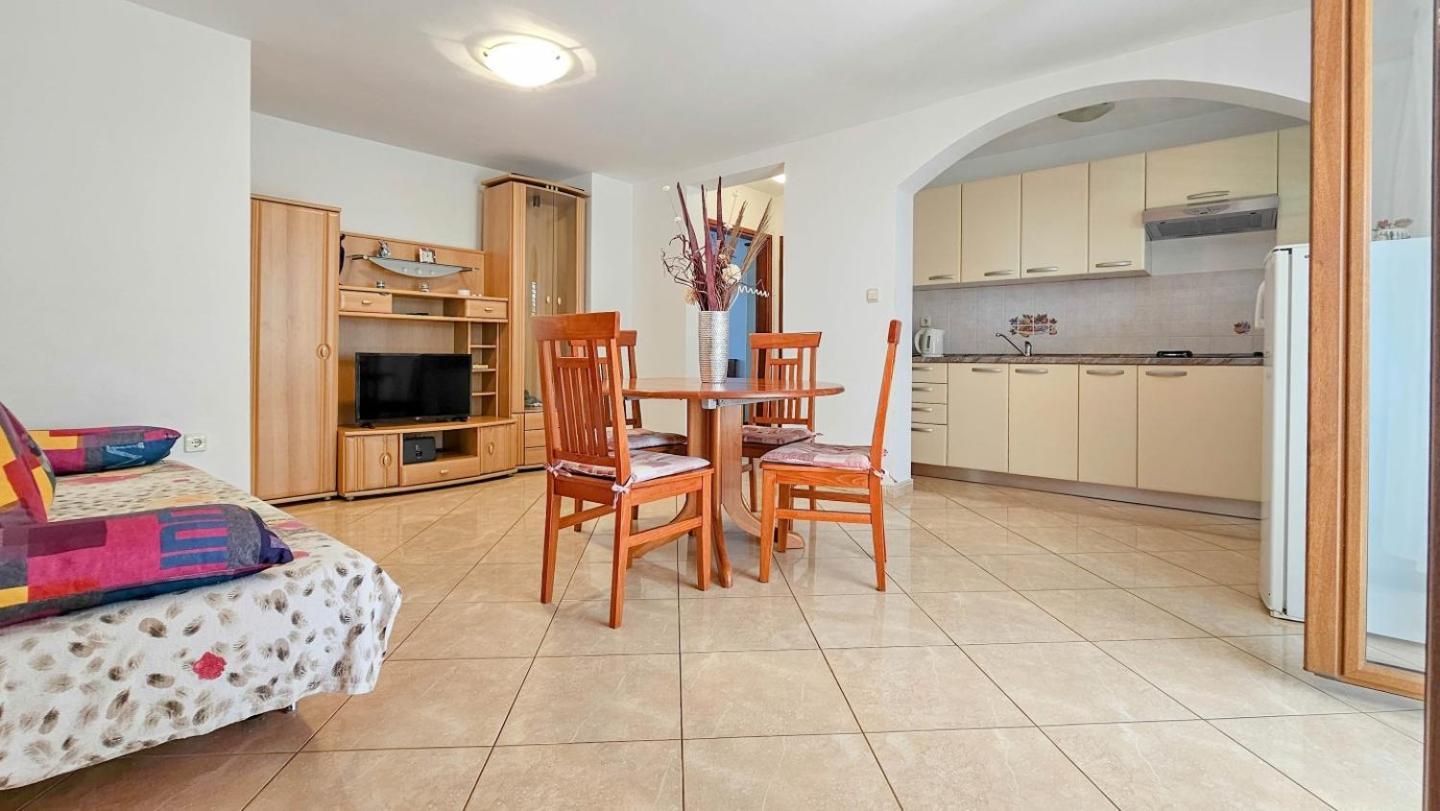 Viola Three Apartment Новиград Екстериор снимка